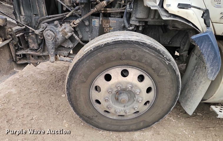 image for item EO4876 2016 Kenworth T880 semi truck