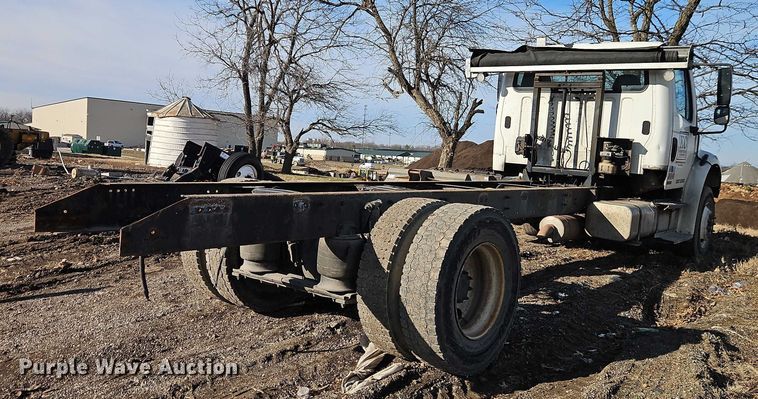 image for item EO4878 2007 Freightliner Business Class M2 truck cab and chassis