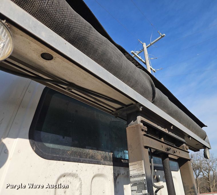 image for item EO4878 2007 Freightliner Business Class M2 truck cab and chassis