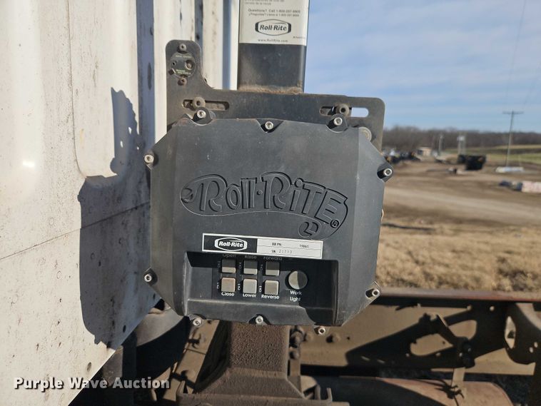 image for item EO4878 2007 Freightliner Business Class M2 truck cab and chassis