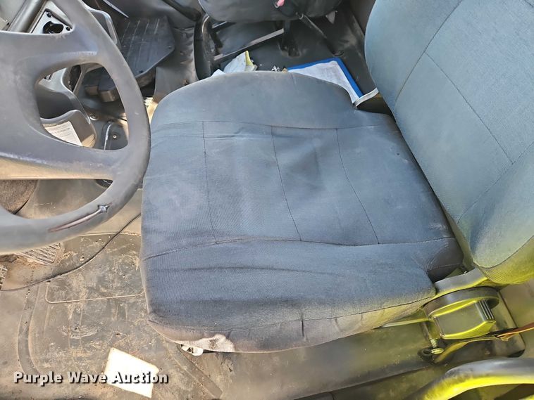 image for item EO4878 2007 Freightliner Business Class M2 truck cab and chassis