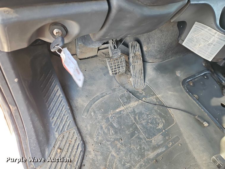 image for item EO4878 2007 Freightliner Business Class M2 truck cab and chassis