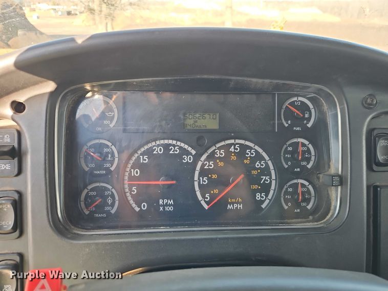 image for item EO4878 2007 Freightliner Business Class M2 truck cab and chassis