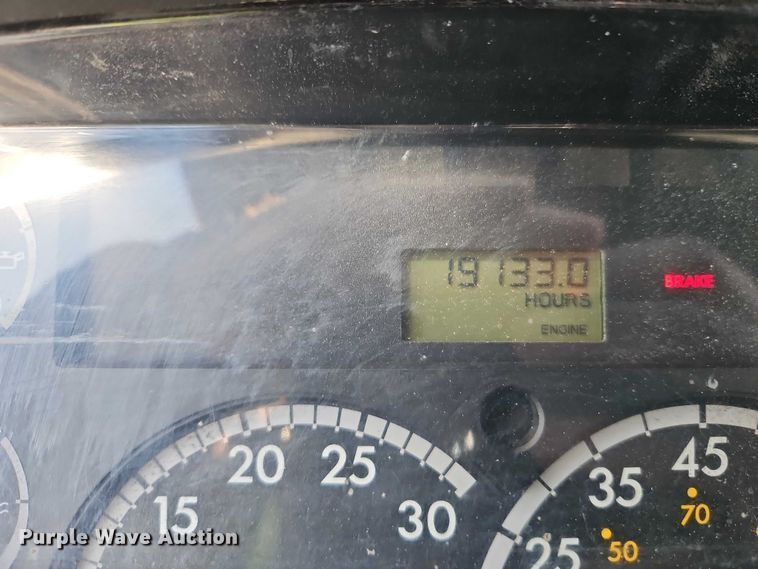 image for item EO4878 2007 Freightliner Business Class M2 truck cab and chassis