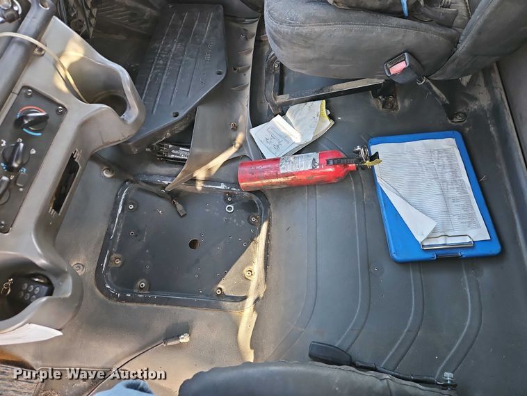 image for item EO4878 2007 Freightliner Business Class M2 truck cab and chassis