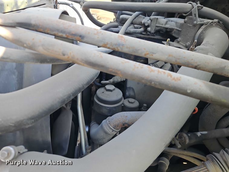 image for item EO4878 2007 Freightliner Business Class M2 truck cab and chassis