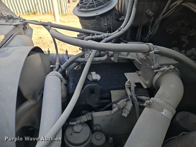 image for item EO4878 2007 Freightliner Business Class M2 truck cab and chassis