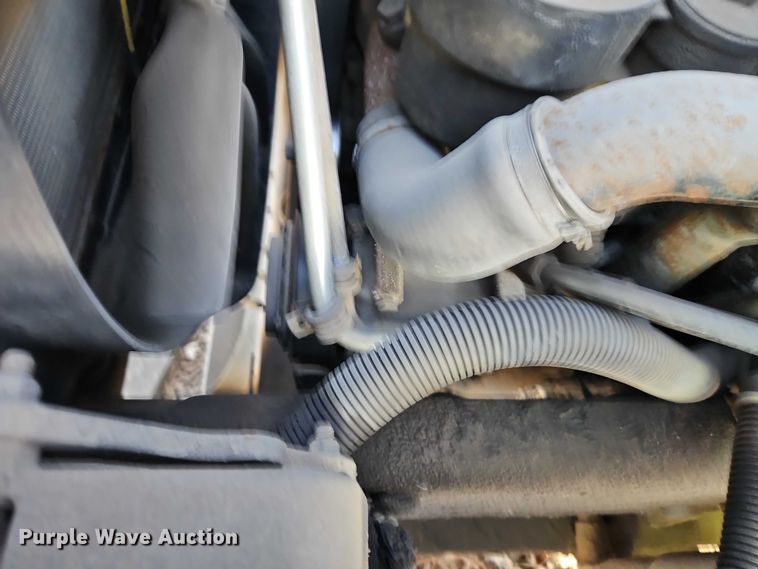 image for item EO4878 2007 Freightliner Business Class M2 truck cab and chassis