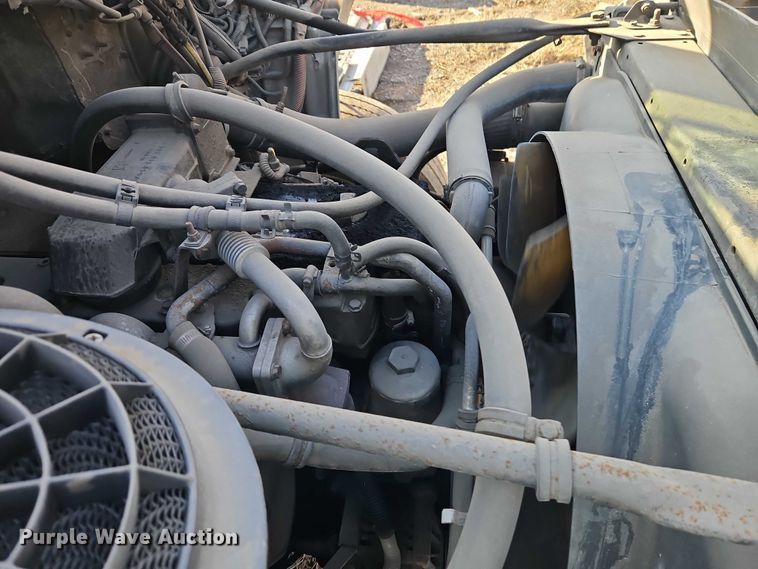 image for item EO4878 2007 Freightliner Business Class M2 truck cab and chassis