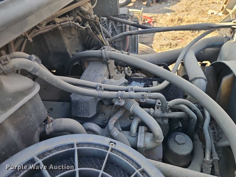 image for item EO4878 2007 Freightliner Business Class M2 truck cab and chassis