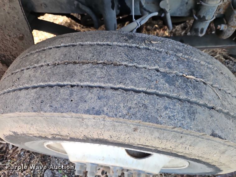 image for item EO4878 2007 Freightliner Business Class M2 truck cab and chassis