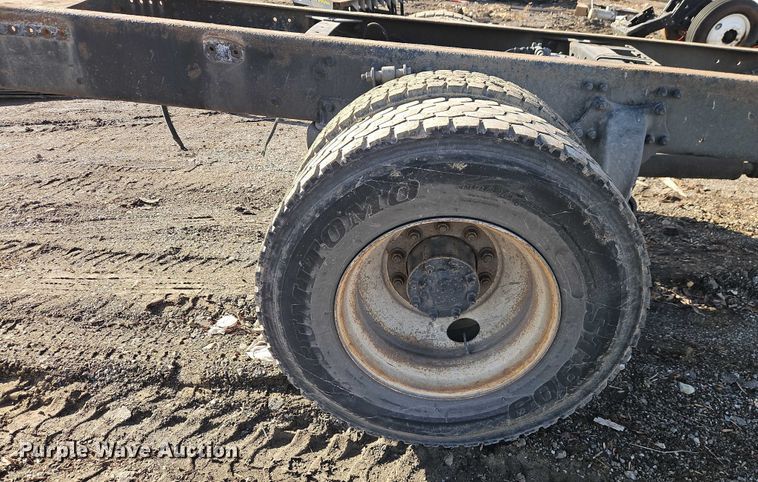 image for item EO4878 2007 Freightliner Business Class M2 truck cab and chassis