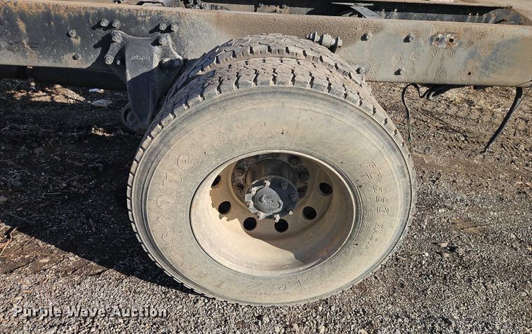 image for item EO4878 2007 Freightliner Business Class M2 truck cab and chassis