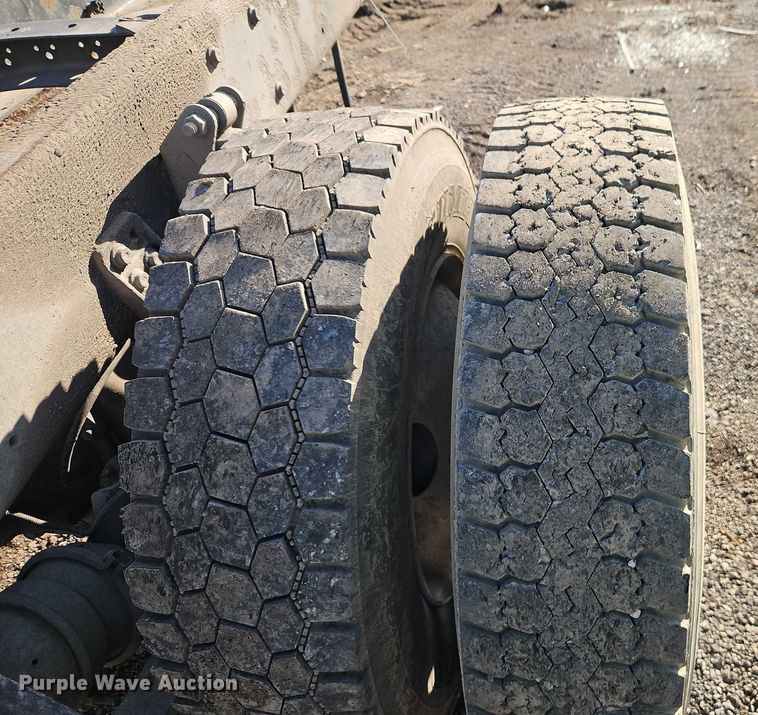 image for item EO4878 2007 Freightliner Business Class M2 truck cab and chassis