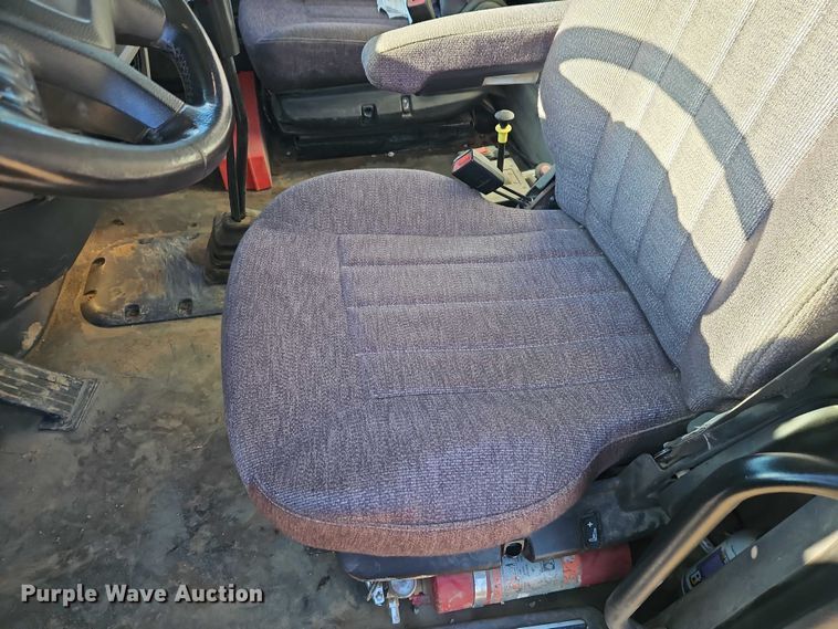 image for item EO4882 2015 Peterbilt 579 semi truck