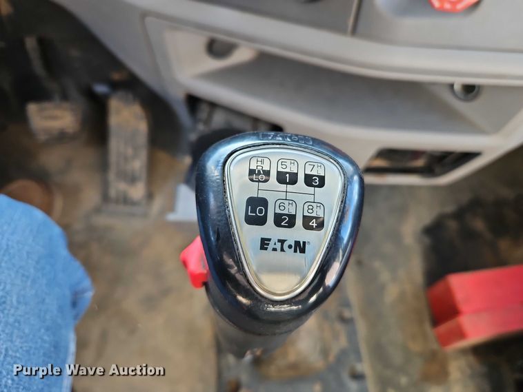 image for item EO4882 2015 Peterbilt 579 semi truck