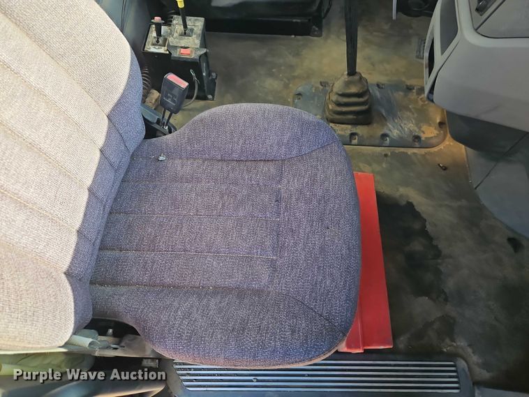 image for item EO4882 2015 Peterbilt 579 semi truck