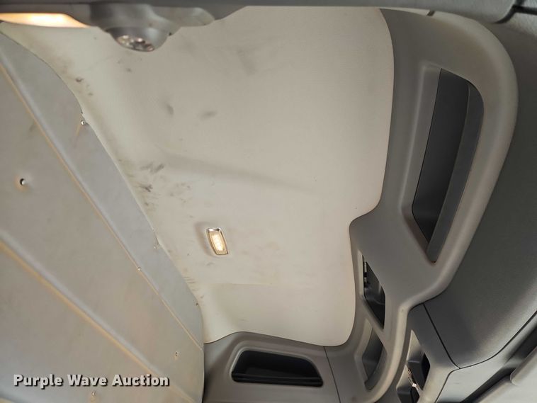 image for item EO4882 2015 Peterbilt 579 semi truck