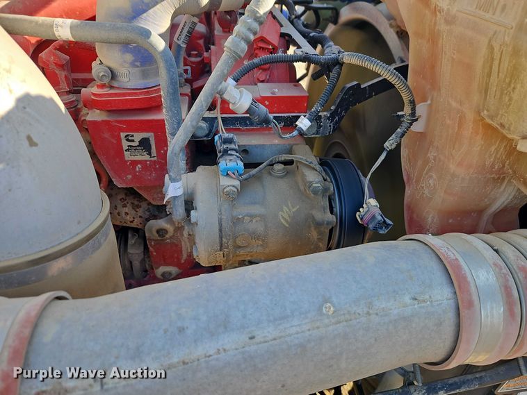 image for item EO4882 2015 Peterbilt 579 semi truck