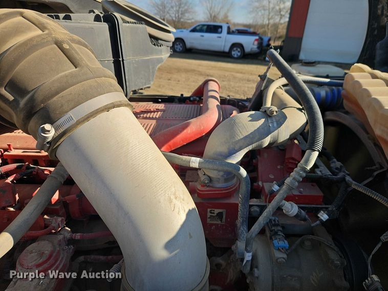 image for item EO4882 2015 Peterbilt 579 semi truck