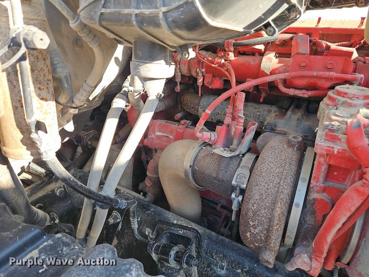 image for item EO4882 2015 Peterbilt 579 semi truck