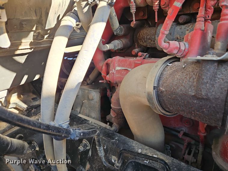 image for item EO4882 2015 Peterbilt 579 semi truck