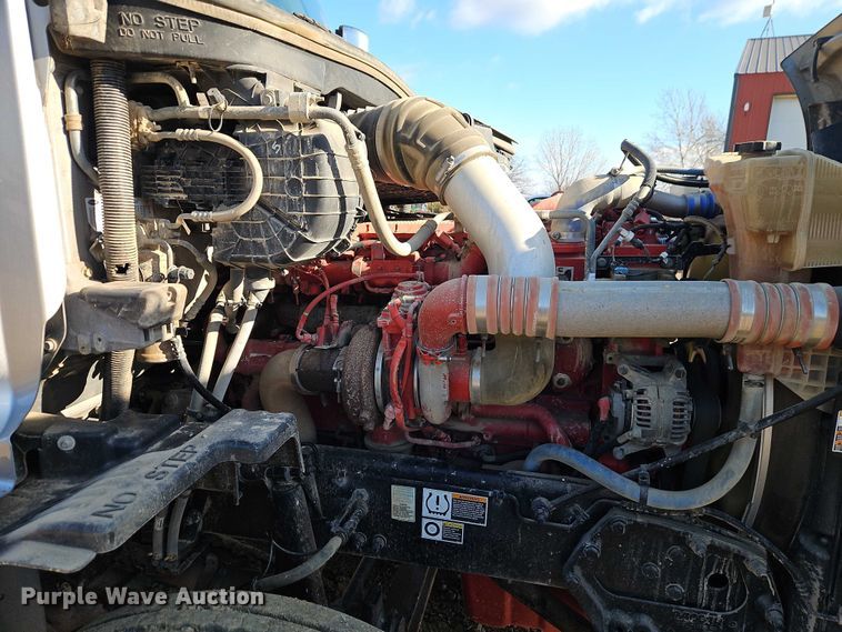 image for item EO4882 2015 Peterbilt 579 semi truck