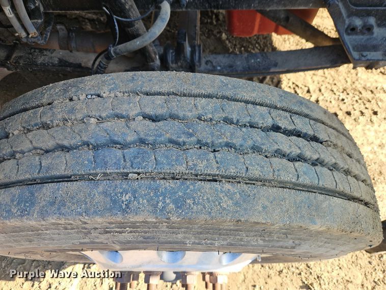 image for item EO4882 2015 Peterbilt 579 semi truck