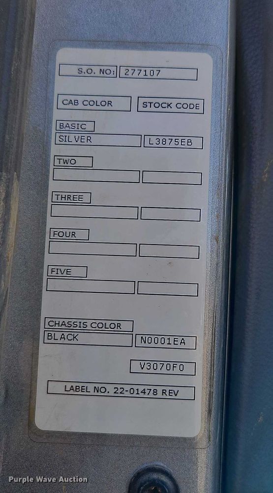 image for item EO4882 2015 Peterbilt 579 semi truck