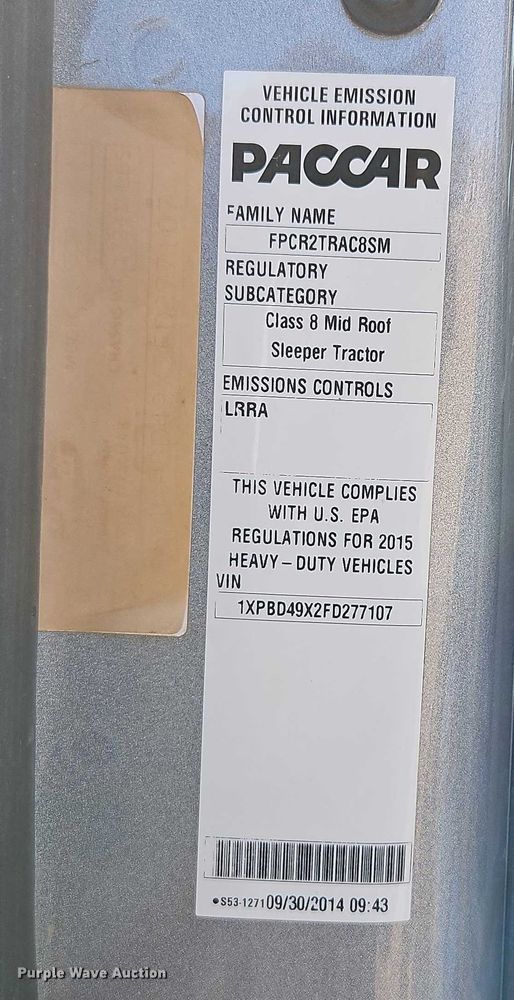 image for item EO4882 2015 Peterbilt 579 semi truck