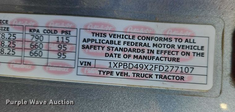 image for item EO4882 2015 Peterbilt 579 semi truck