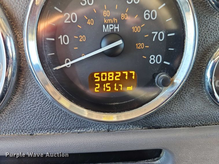 image for item EO4884 2013 Peterbilt 386 semi truck