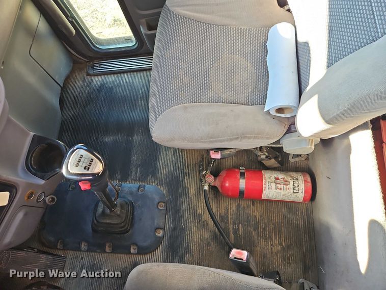 image for item EO4884 2013 Peterbilt 386 semi truck