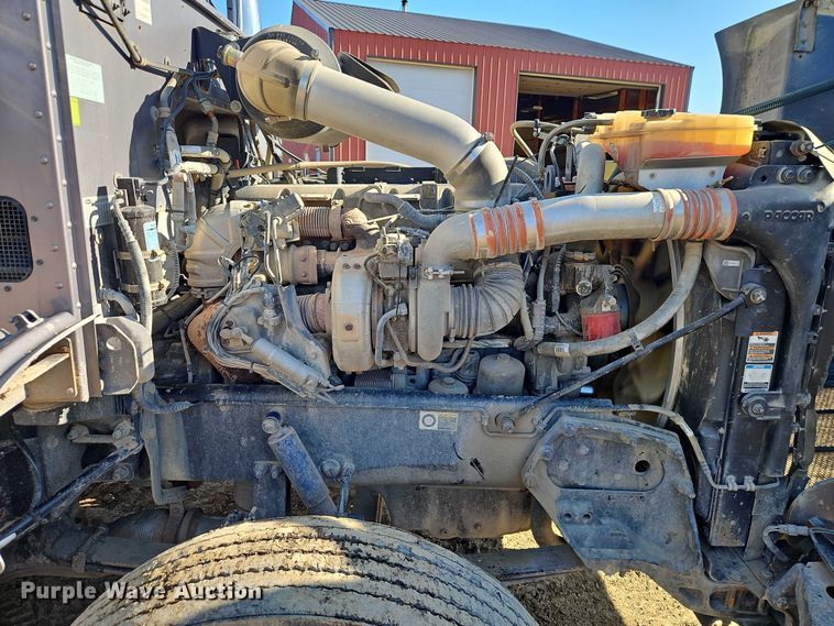 image for item EO4884 2013 Peterbilt 386 semi truck