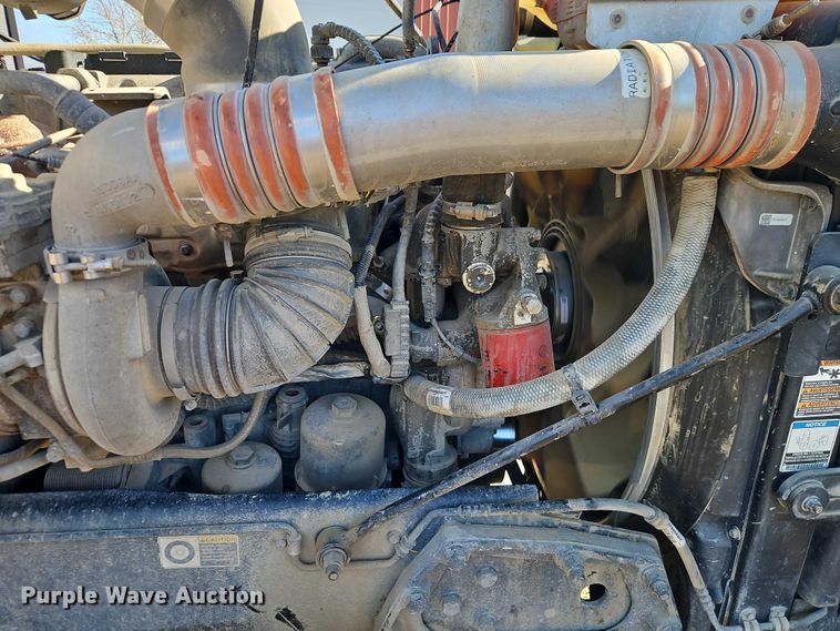 image for item EO4884 2013 Peterbilt 386 semi truck