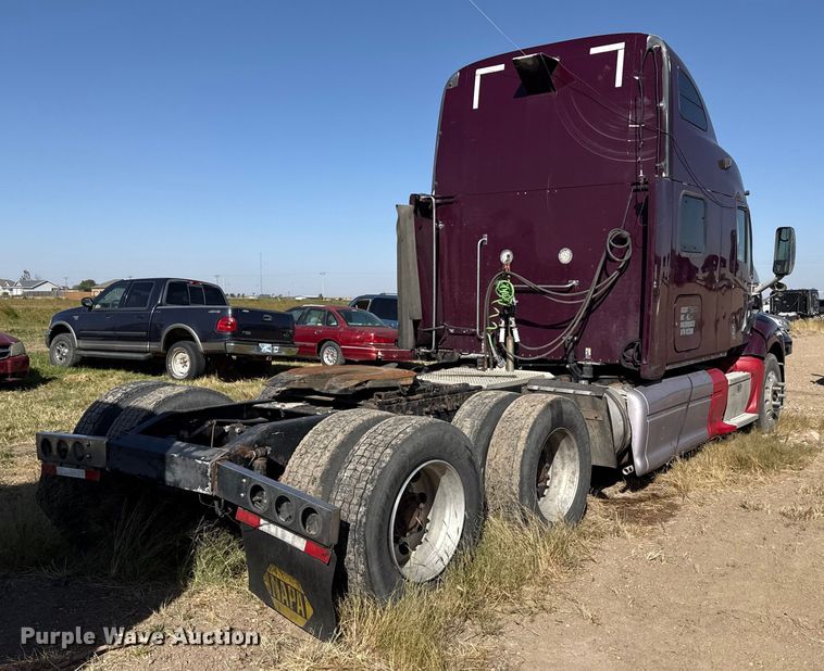 image for item EP0744 2006 Peterbilt 387 semi truck