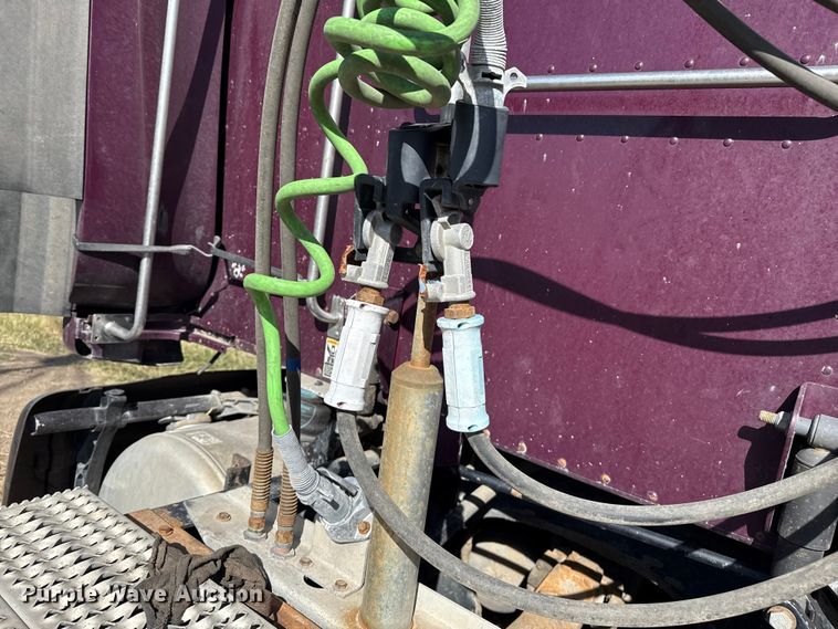 image for item EP0744 2006 Peterbilt 387 semi truck