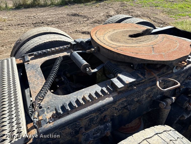 image for item EP0744 2006 Peterbilt 387 semi truck