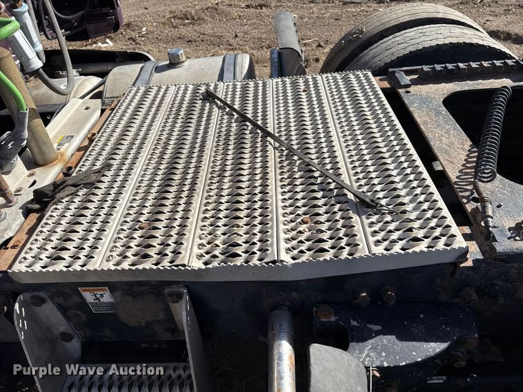 image for item EP0744 2006 Peterbilt 387 semi truck