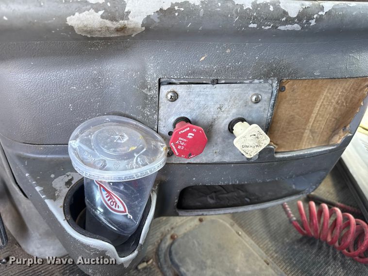 image for item EP0744 2006 Peterbilt 387 semi truck