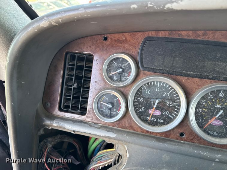 image for item EP0744 2006 Peterbilt 387 semi truck