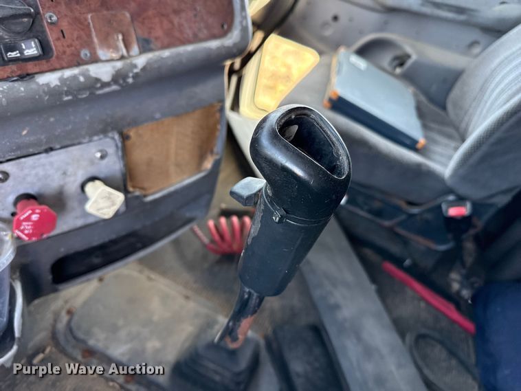 image for item EP0744 2006 Peterbilt 387 semi truck