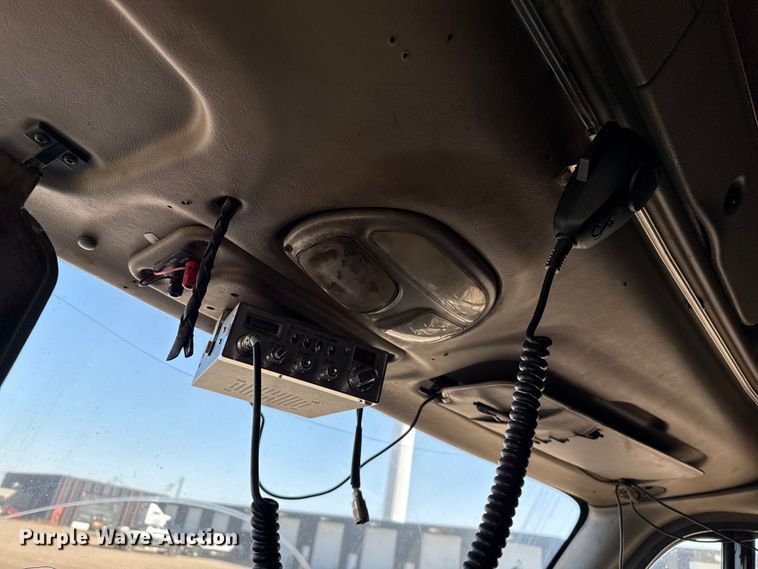 image for item EP0744 2006 Peterbilt 387 semi truck