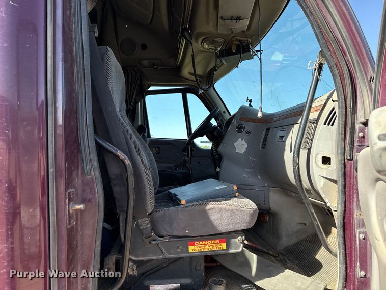 image for item EP0744 2006 Peterbilt 387 semi truck