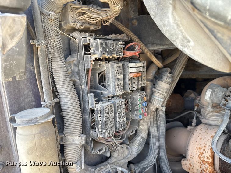 image for item EP0744 2006 Peterbilt 387 semi truck