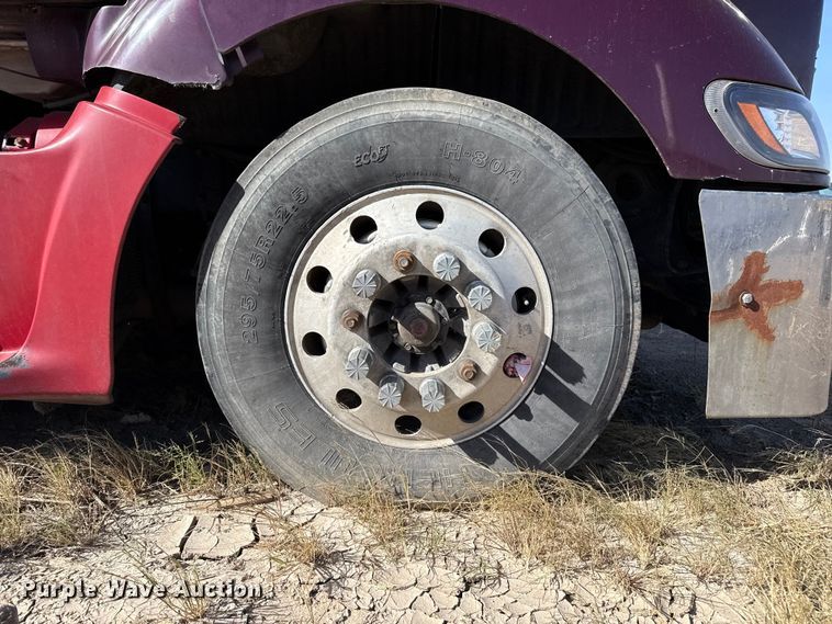 image for item EP0744 2006 Peterbilt 387 semi truck