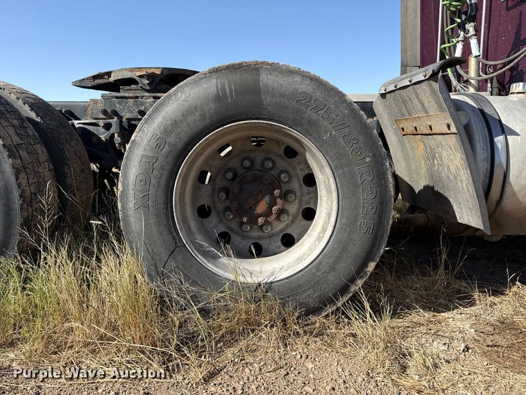 image for item EP0744 2006 Peterbilt 387 semi truck