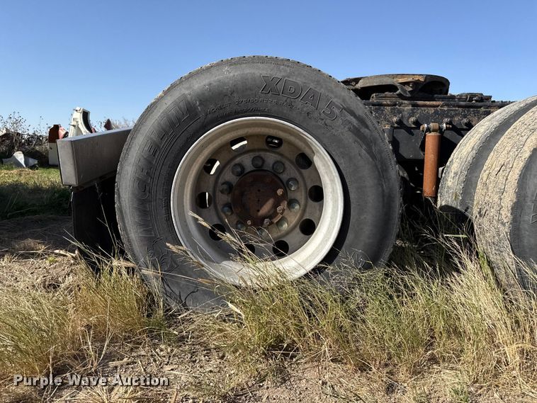 image for item EP0744 2006 Peterbilt 387 semi truck