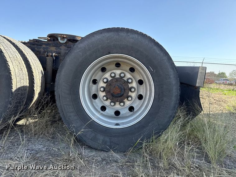 image for item EP0744 2006 Peterbilt 387 semi truck