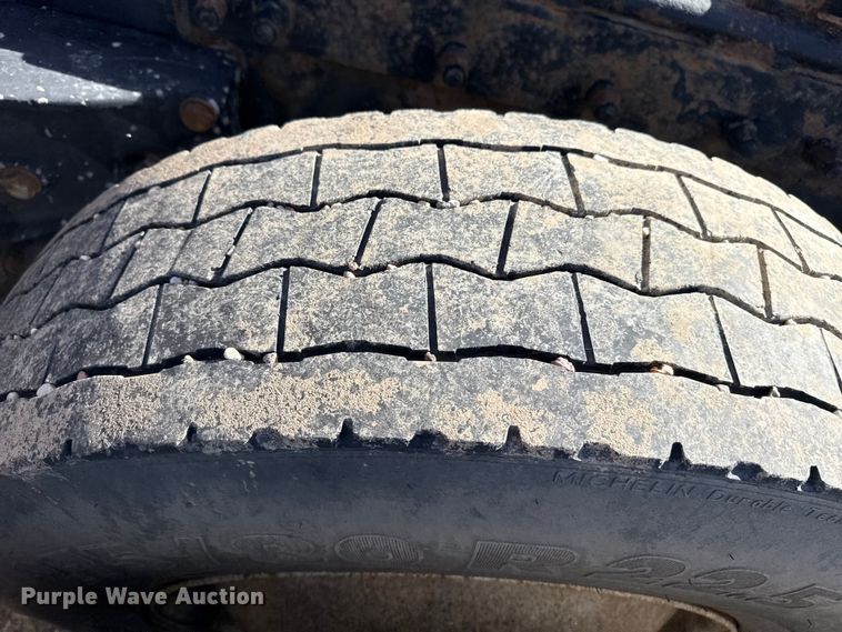 image for item EP0744 2006 Peterbilt 387 semi truck